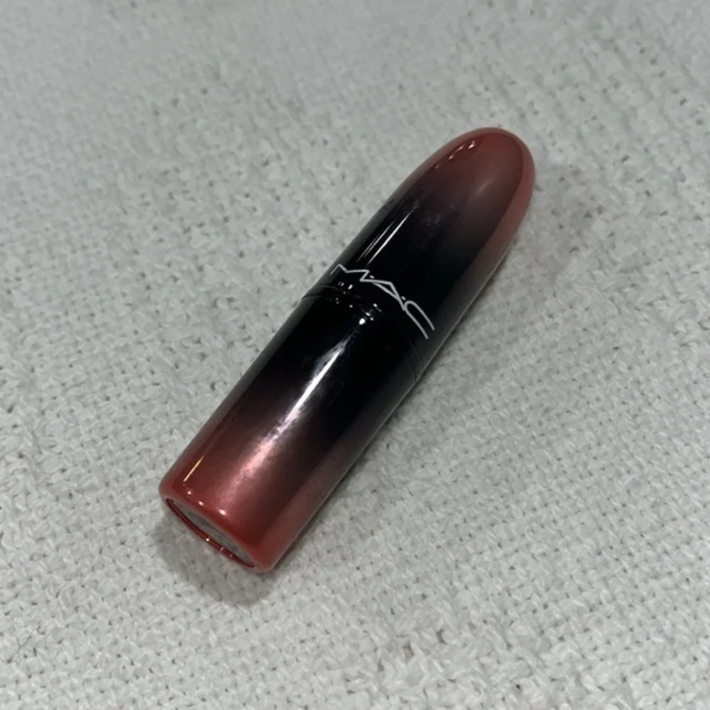 MAC LIPSTICK As‎ if I care Love me lipstick 407 used
